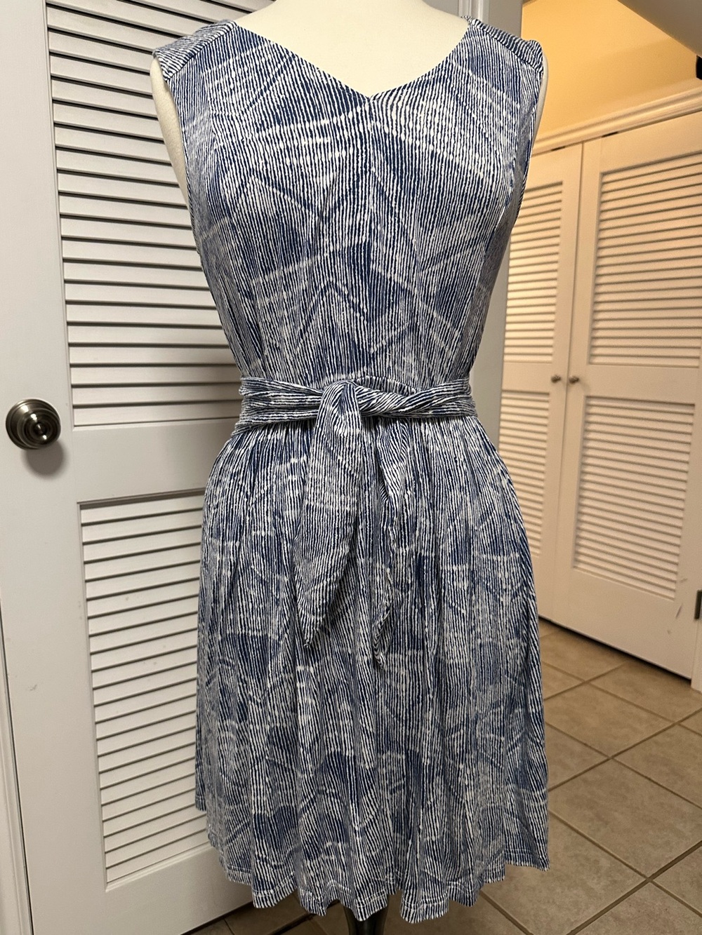 Skies are Blue Sleeveless Jersey Knit Blue & White Patterned Belted Dress